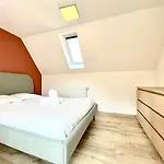 Sous Les Toits Avec Garage Et Terrasse A
