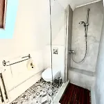 Sous Les Toits Avec Garage Et Terrasse A *