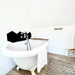 Apartment Sous Les Toits Avec Garage Et Terrasse A *