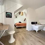 Apartment Sous Les Toits Avec Garage Et Terrasse A *