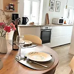 Sous Les Toits Avec Garage Et Terrasse A Apartment