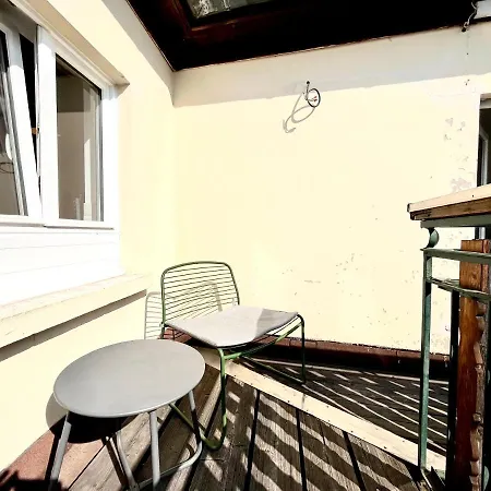 Apartment Sous Les Toits Avec Garage Et Terrasse A