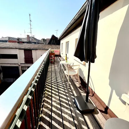 Sous Les Toits Avec Garage Et Terrasse A Apartmán *