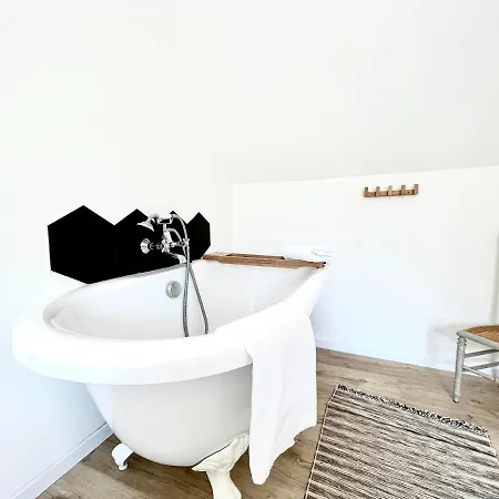Apartment Sous Les Toits Avec Garage Et Terrasse A *