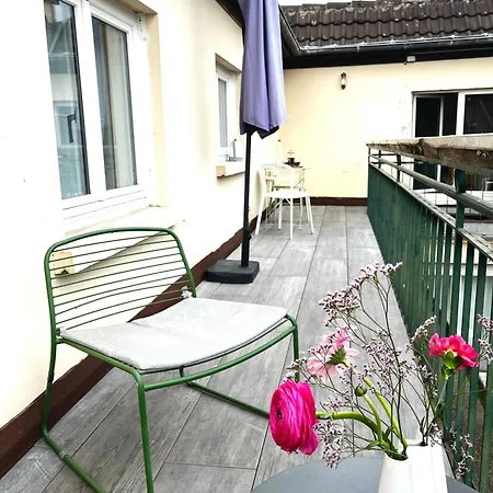 Sous Les Toits Avec Garage Et Terrasse A *
