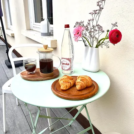 Sous Les Toits Avec Garage Et Terrasse à Appartamento *