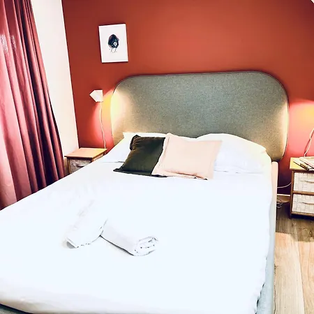 Appartamento Sous Les Toits Avec Garage Et Terrasse à *