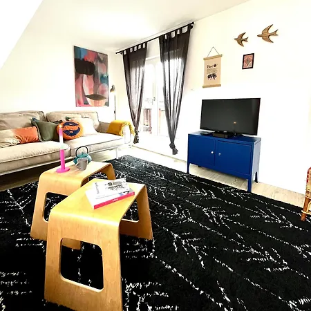 Sous Les Toits Avec Garage Et Terrasse A *