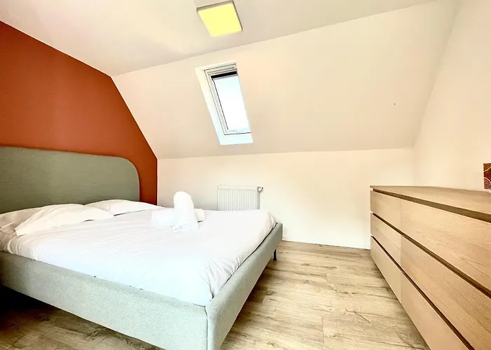 Sous Les Toits Avec Garage Et Terrasse A