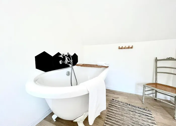 Lejlighed Sous Les Toits Avec Garage Et Terrasse A *